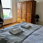 Spacious 3 Bed Room Flat In South West London