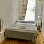 Spacious 3 Bed Room Flat In South West London