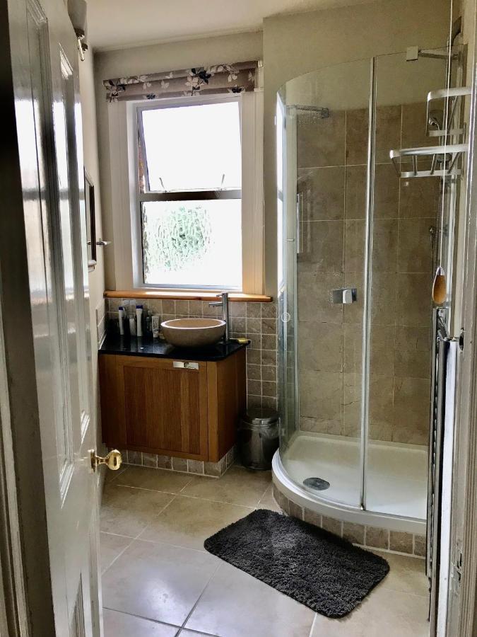 Spacious 3 Bed Flat In South West *